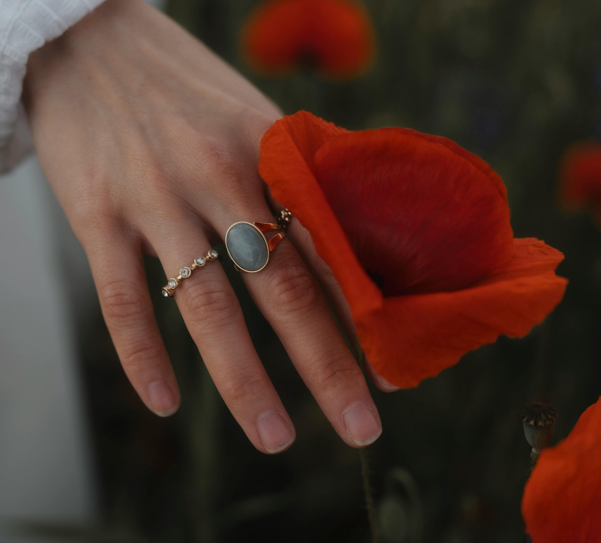 Ensuring the Perfect Fit: How to Find the Right Ring Size for Your Wedding Band - Monetto Bands