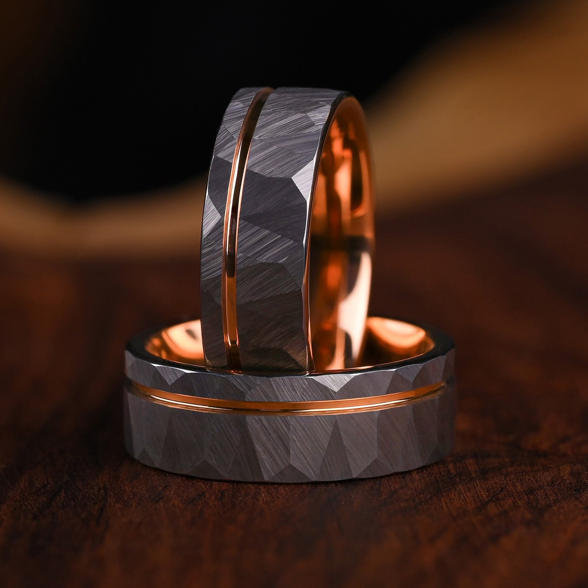 Silberring für Paare mit Roségoldstreifen und dauerhaftem Design