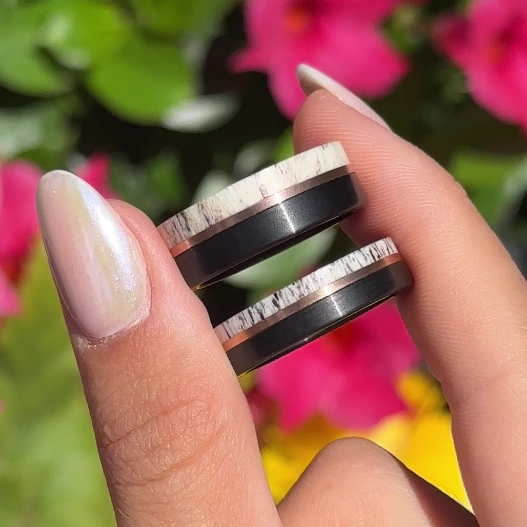 Video von Einzigartiger Ring für Paare - Ring aus Wolfram und Geweih für sie - Geschenk für den Partner