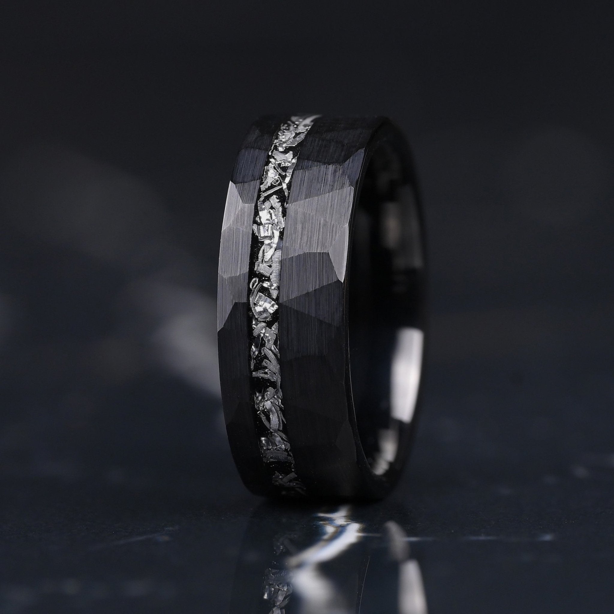 Ringe für Paare aus schwarzem Wolfram mit Meteoriteneinlage