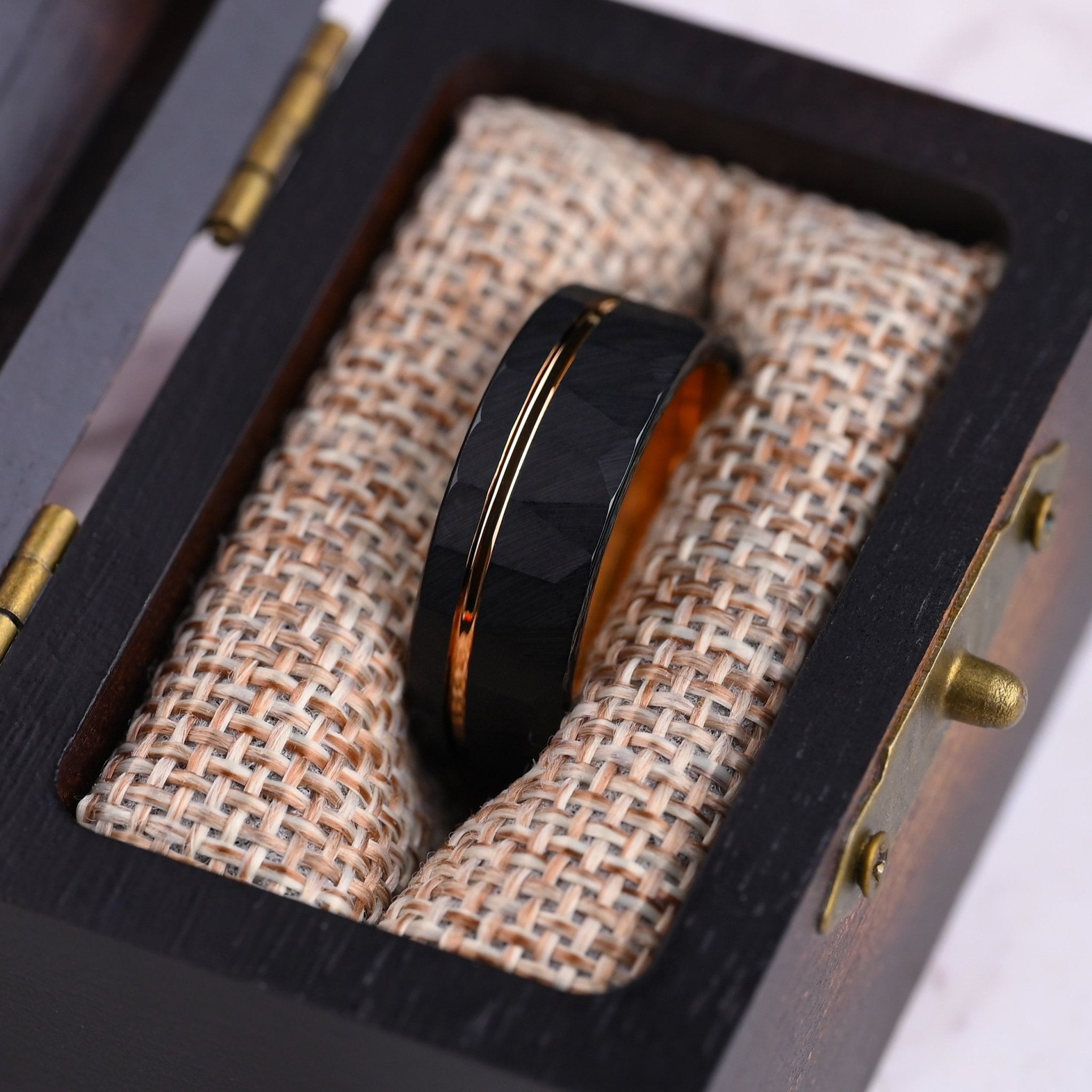 CEO - Ringe Set Fur Paare - Wolfram Ringe - Roségold innen und Streifen – Jubiläumsringe – Eheringe – Verlobungsringe – Monetto Ringe