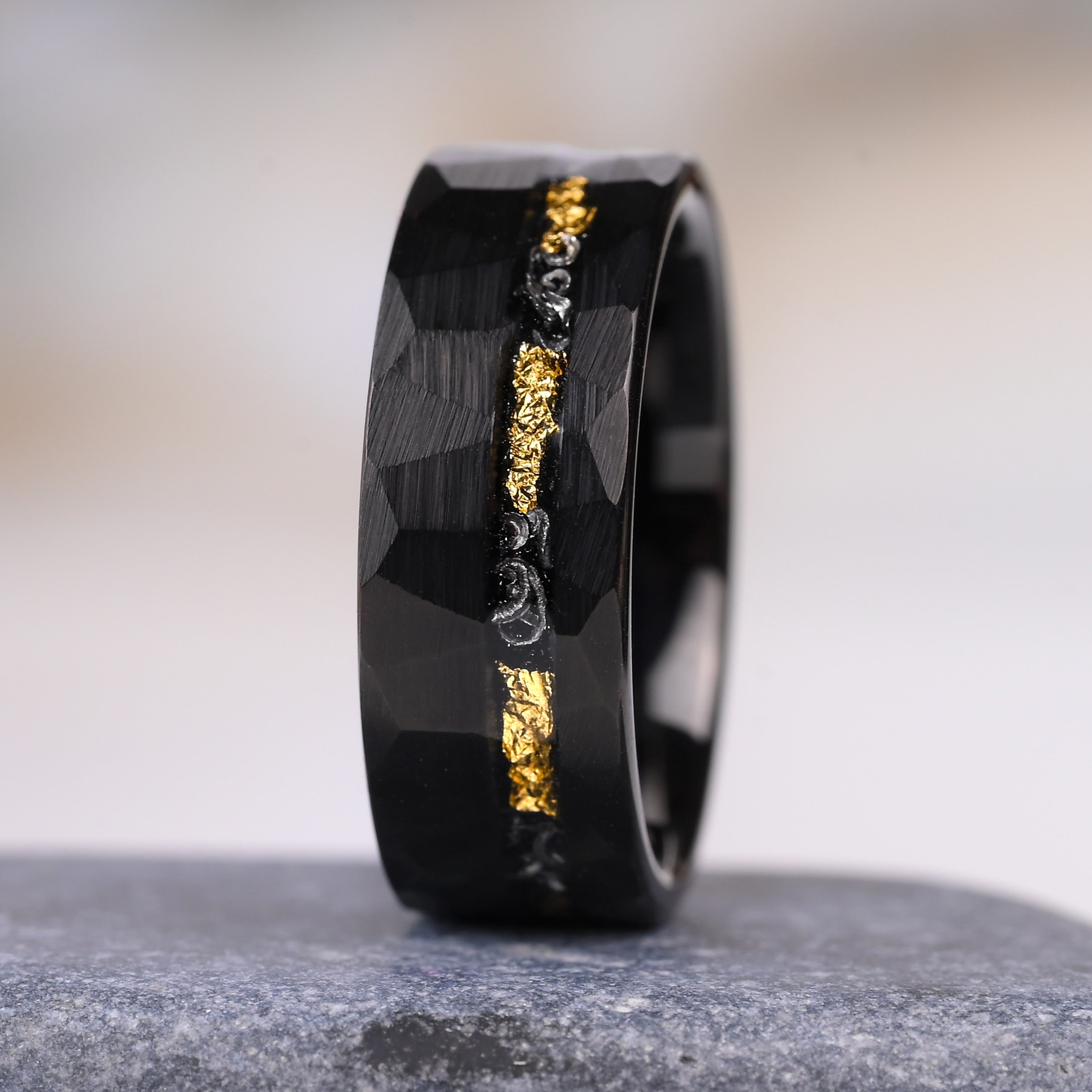 Zeus – Ringe für Manner, Wolframringe – 24 Karat Blattgold und Meteoriteneinlage – Jubiläumsring, Ehering – Monetto Rings
