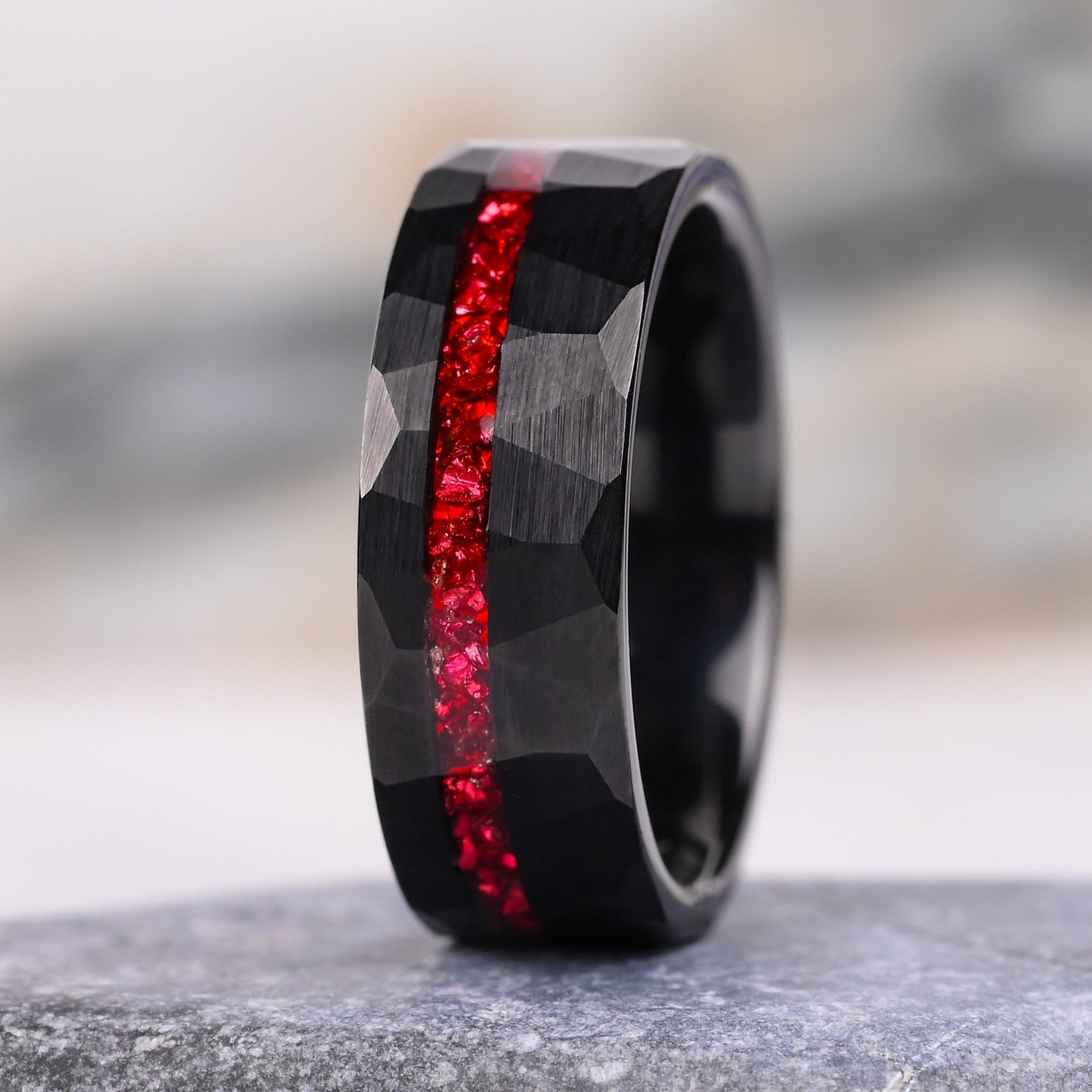 Kleos - Ring Fur Manner,  Wolfram Ringe, Roten-garnet Einlage, Monetto Ringe