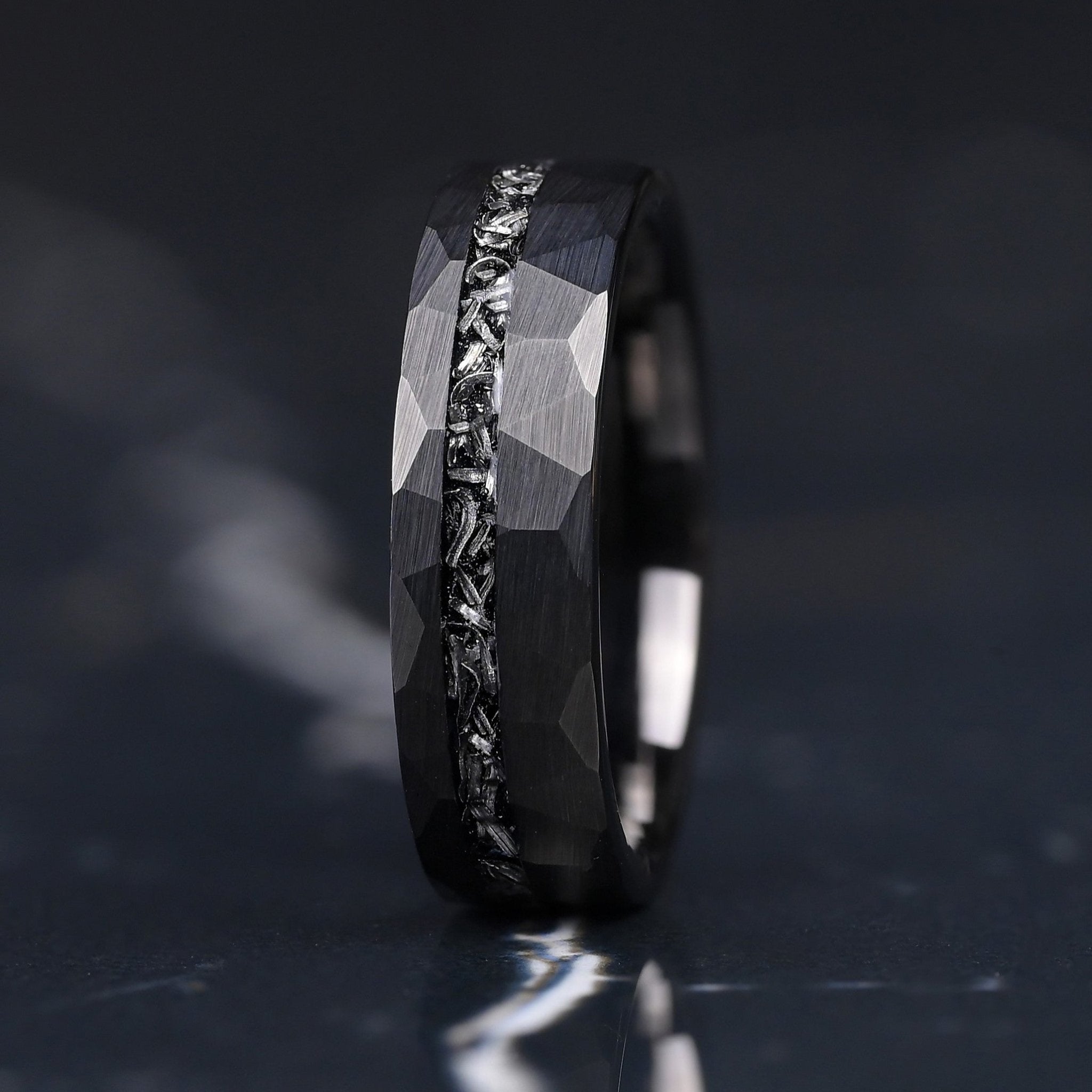 Ringe für Paare aus schwarzem Wolfram mit Meteoriteneinlage
